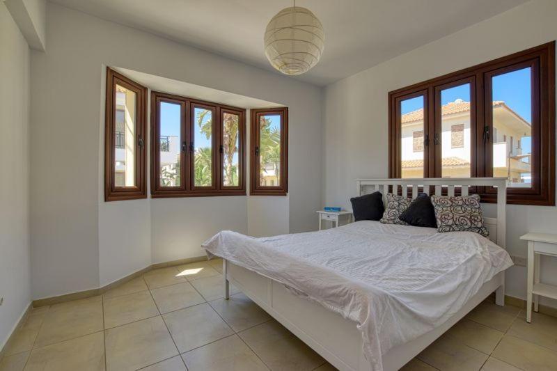 Villa Victoria Blue